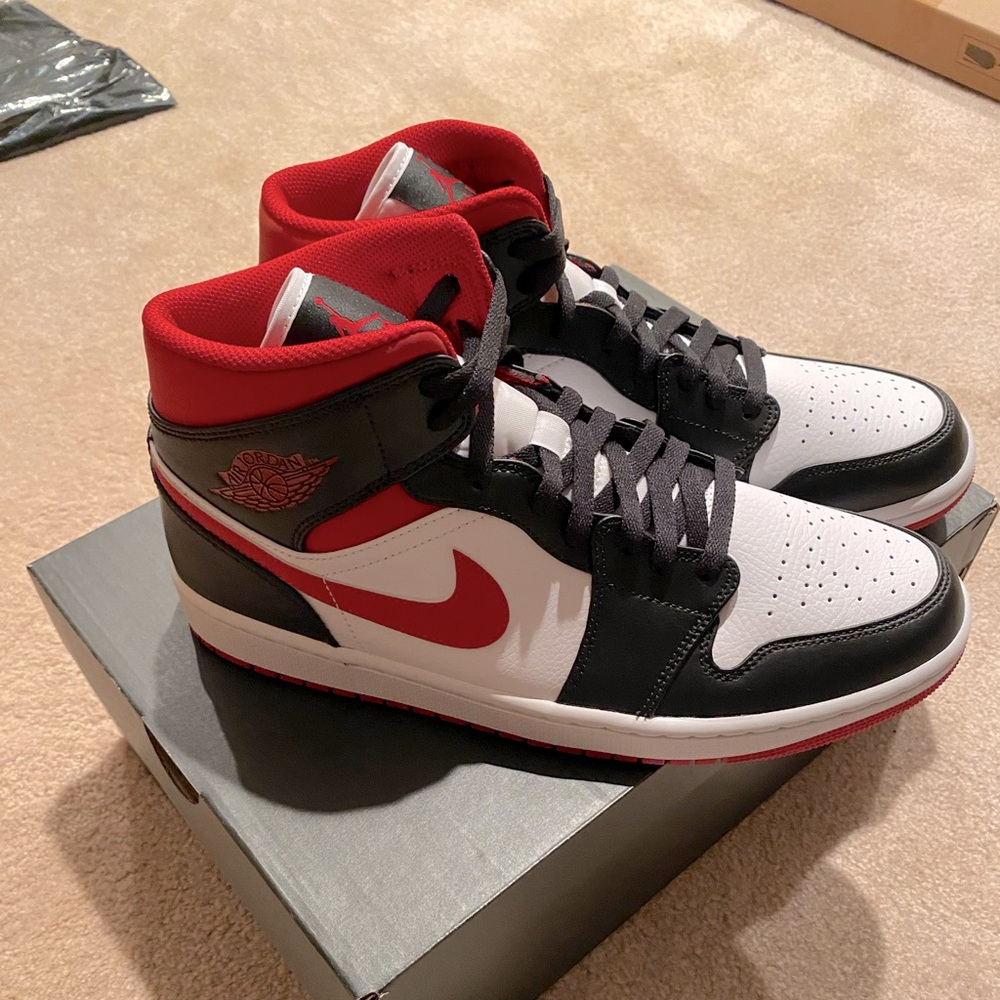 NEW Nike Air Jordan 1 Mid Gym Red Panda - Size 10.5 US